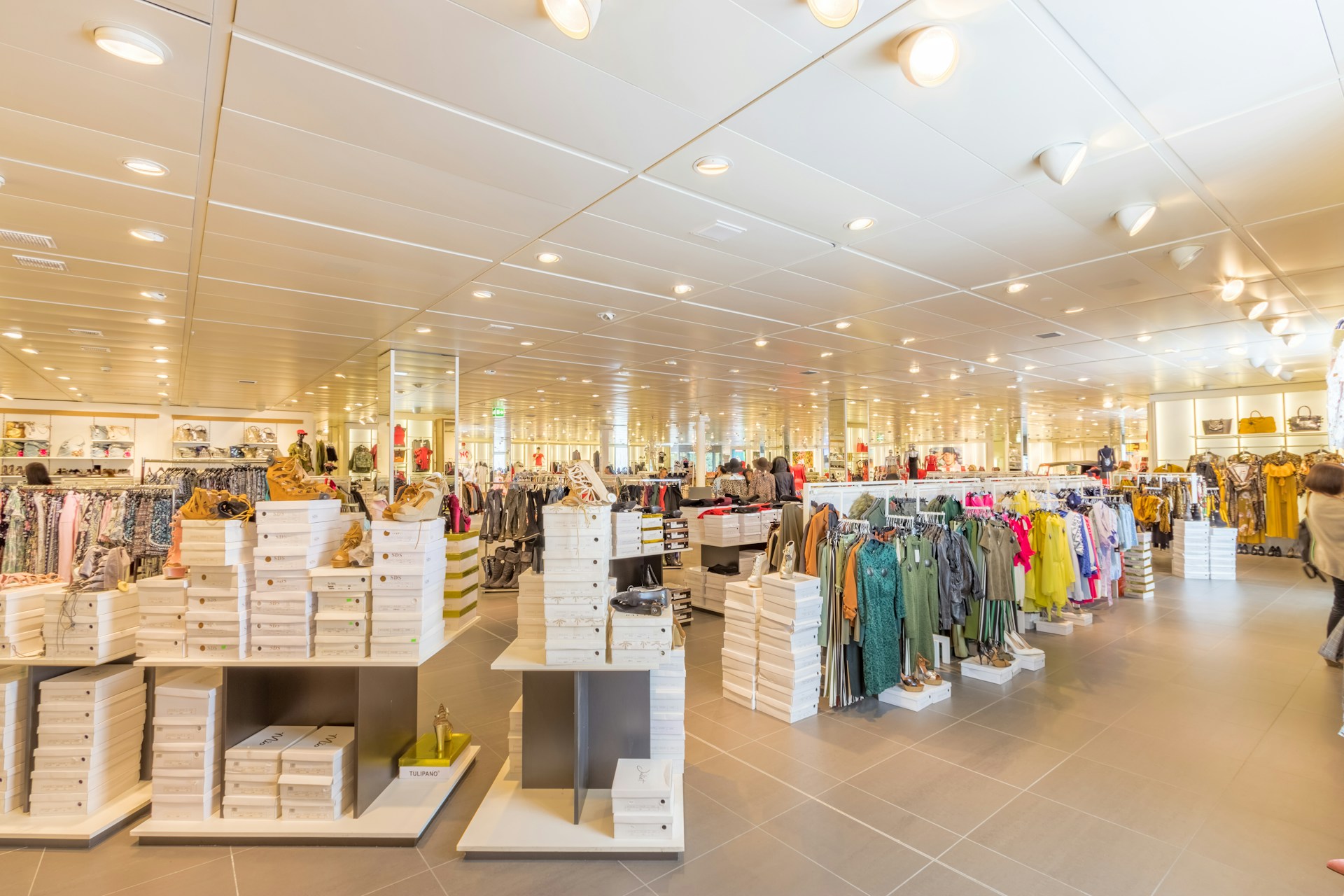 Common Safety Hazards in Roseville Shopping Centers — Gingery Hammer & Associates, LLP